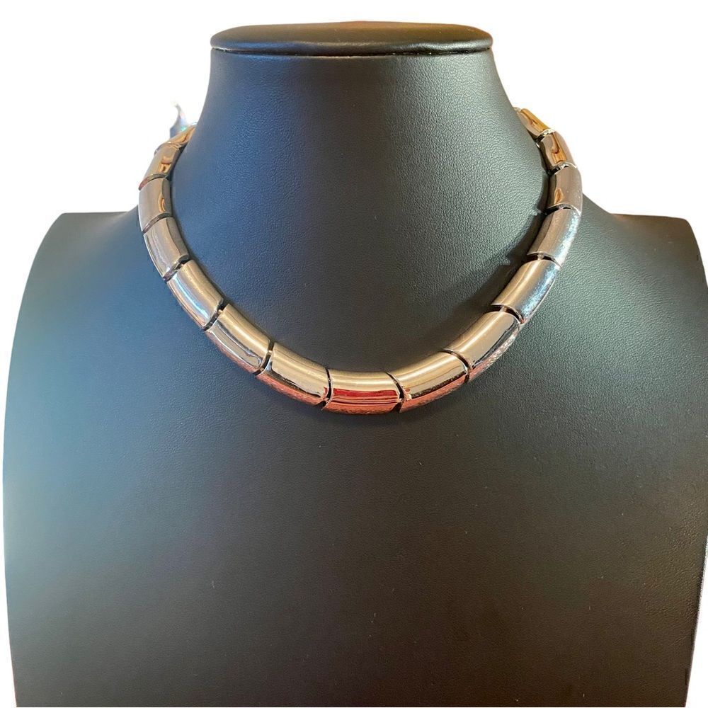 Monet Vintage & Stamped Silver Toned Link Choker.